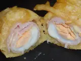 Jamón con chorreras: huevo duro cubierto de queso y jamón cocido.