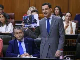 El presidente de la Junta de Andaluc&iacute;a, Juanma Moreno, durante la sesi&oacute;n de control al Gobierno en el Parlamento.