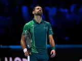 Novak Djokovic lamenta su derrota ante Jannik Sinner en las ATP Finals.