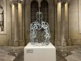 La obra "Arrels" de Jaume Plensa expuesta en el vestíbulo central del edificio histórico de la Universidad de Barcelona.