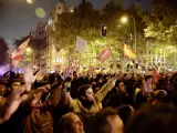 Centenares de manifestantes protestan en Madrid tras la investidura de Pedro Sánchez.