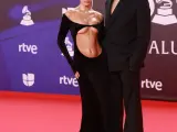 Jessica Goicoechea y Marc Bartra posa durante el photocall previo a la gala de entrega de los Latin Grammy 2023.