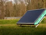 Las placas de hidrógeno se colocarían debajo de placas solares.