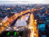 Un mirador sobre el puente O Connell y la ciudad de Dublín.