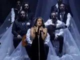 Así ha sido la actuación de Rosalía en los Latin Grammy 2023 con homenaje a Rocío Jurado
