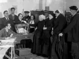 Mujeres votando en Eibar el referéndum por el Estatuto vasco-navarro, el 5 de noviembre de 1933.