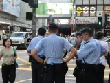 Imagen de agentes de policía en Hong Kong.