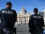 Dos agentes de la policía de Italia en una imagen de archivo.