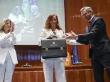 Miñones le entrega la cartera de Sanidad a Mónica García.