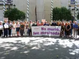 Minuto de silencio en el Ayuntamiento de Sevilla tras el asesinato machista de una mujer en Granada en pasado septiembre.