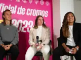 Virginia Torrecilla, Enith Salon y Leicy Santos, en la presentación de la colección de cromos de la Liga F.
