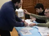 Votaci&oacute;n de las elecciones argentinas en un colegio electoral de Madrid el pasado domingo.