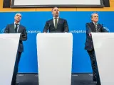 El jefe de la delegaci&oacute;n europea de Vox, Jorge Buxad&eacute;; el presidente del partido, Santiago Abascal, y el eurodiputado Hermann Tertsch.