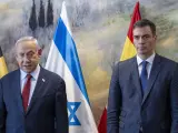 El primer ministro de Israel, Benjamin Netanyahu, junto al presidente del Gobierno, Pedro Sánchez, durante su encuentro en Jerusalén.