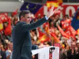 El secretario general del PSOE y presidente del Gobierno, Pedro Sánchez , durante un acto del partido para celebrar el nuevo Ejecutivo, este domingo en Madrid.