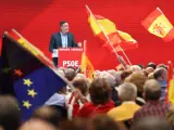 El secretario general del PSOE y presidente del Gobierno, Pedro Sánchez, durante un acto del partido para celebrar el nuevo Ejecutivo, este domingo en Madrid