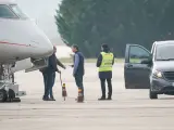 El Rey Juan Carlos a su llegada al Aeropuerto Internacional de Vitoria-Foronda.