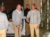 El Rey Juan Carlos se dirige a los medios de comunicación, en el Real Club Náutico de Sanxenxo.