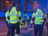 Una niña de tres años y su madre, de 25, han muerto este lunes por heridas de arma blanca en un inmueble de la calle Jacobeo, en Carabanchel, según ha informado un portavoz de Emergencias Madrid.