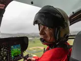 José Luis Iraola, a los mandos de un helicóptero de salvamento Airbus.