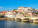 Hay sitios imperdibles en Portugal que poco a poco se están haciendo más conocidos entre los turistas de toda España, y ese es el caso de Coimbra, una ciudad que cada año suma más visitantes.