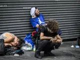 Personas sin hogar en medio de la crisis de opioides en Kensington, Filadelfia, en julio de 2023.