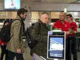 El secretario de Organización del PSOE, Santos Cerdán, en el aeropuerto tras la primera reunión del PSOE y Junts.