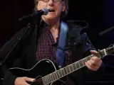 Denny Laine actúa en la prueba de sonido de "The Music Of Paul McCartney" Live Rehearsal Show en City Winery el 14 de marzo de 2023 en Nueva York, Estados Unidos.