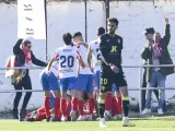 Los jugadores del Barbastro celebran su gol ante el Almería.