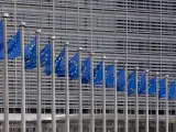 Banderas de la Uni&oacute;n Europea frente a la sede de la Comisi&oacute;n Europea.