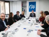 El presidente del Partido Popular, Alberto Núñez Feijóo, en una reunión con los consejeros de Vivienda en las Comunidades Autónomas gobernadas por el PP PP: DAVID MUDARRA 10/12/2023