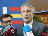 El ministro del Interior, Fernando Grande-Marlaska, atendiendo a los medios.