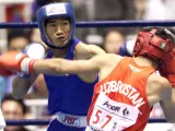 El boxeador tailandés Somluck Kamsing durante un combate.