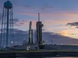 El X-37B iba a lanzarse a bordo de un Falcon Heavy originalmente este fin de semana, pero se retrasó por las condiciones climáticas adversas de Cabo Cañaveral.
