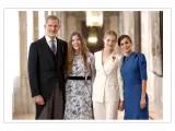 Los reyes y sus hijas felicitan la Navidad este 2023 con una foto inédita del día de la jura de la Constitución de la princesa Leonor.
