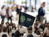 La COP28 ha logrado un acuerdo "histórico" que por primera vez pone fecha al fin de los combustibles fósiles.