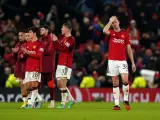 Los jugadores del Manchester United lamentan la derrota que los dejó fuera de Europa.12/12/2023 ONLY FOR USE IN SPAIN