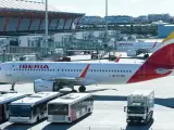 La compañía aérea se niega a aceptar la creación del servicio de "autohandling" en aquellos aeropuertos en los que perdió el concurso convocado por Aena.