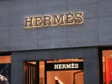LONDON, ENGLAND - FEBRUARY 18: The exterior of a Hermès store photographed on February 18, 2023 in London, England. (Photo by Jeremy Moeller/Getty Images)