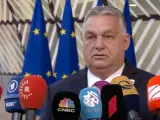 Los líderes de la Unión Europea han cerrado filas este jueves en una llamada a la unidad para dar luz verde a abrir negociaciones de adhesión con Ucrania, frente al veto que plantea el primer ministro húngaro, Viktor Orbán.