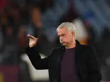 Mourinho gesticula durante el encuentro de la Roma frente al Sheriff Tiraspol de la Europa League.