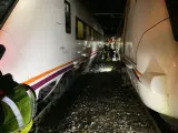 Evacuados los pasajeros tras un choque de dos trenes en los túneles de El Chorro, en Álora.