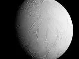 Imagen de Encélado, una de las lunas de Saturno.