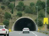 Imagen de archivo de una entrada a un túnel en una carretera española.