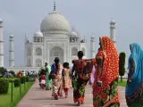 Además de ser un destino barato, en su extenso territorio tiene todo tipo de temperaturas. El invierno no es la mejor época para visitar las cumbres, pero sí para darse un baño en las playas de Goa o hacerle una visita al Taj Mahal.