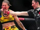 Irene Aldana golpea a Karol Rosa en UFC 296