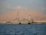 Un buque israelí navega por las aguas del mar Rojo.