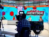 Una imagen del plató de 'Todo es Mentira', con Antonio Castelo, Marta Flich, Risto Mejide y Virginia Riezu.