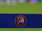 El logo de la UEFA en un partido.