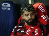 Gabigol, en el banquillo durante un partido del Flamengo.